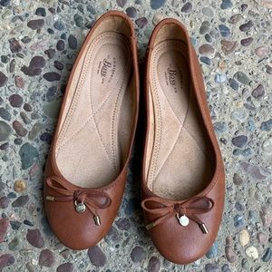 Bass tan, leather flats